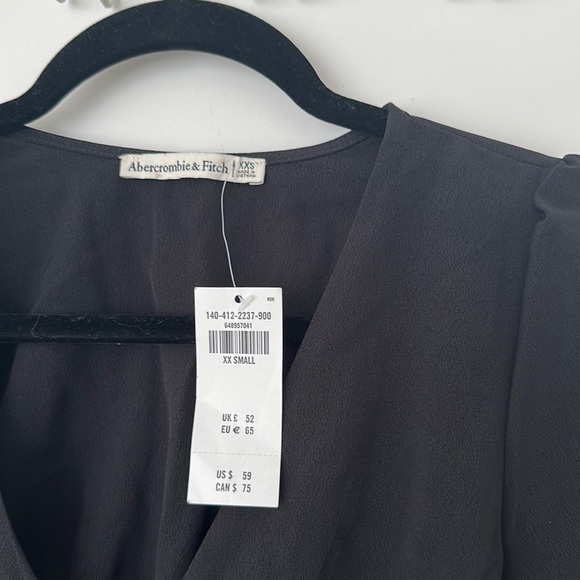 NWT Abercrombie Long-Sleeve Deep-V Top Black (XXS) - Picture 4 of 4
